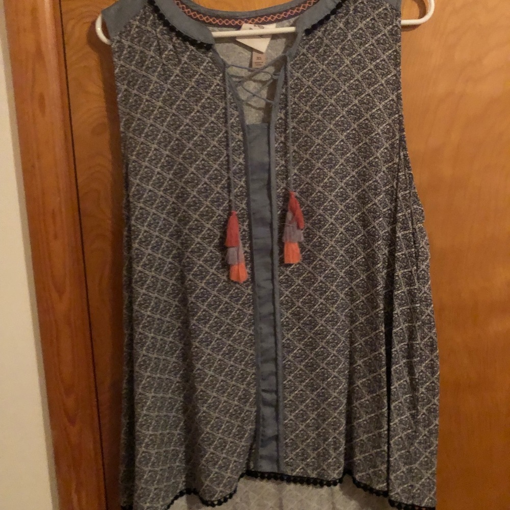 Flowy tunic with colorful tassels